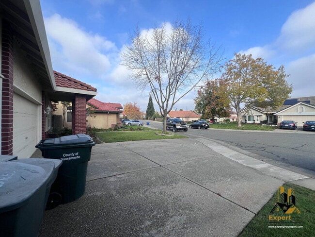 Foto del edificio - 8204 Eversley Ct