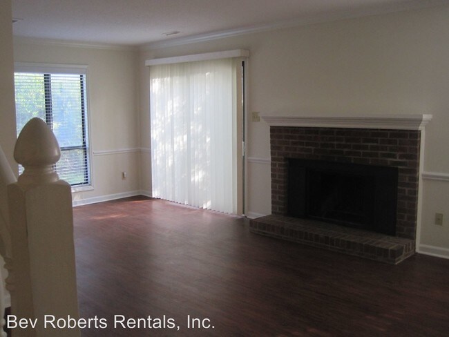 Foto del edificio - 111 Charter Oaks Cir