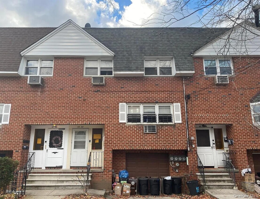 Foto principal - 45-38 220th Pl