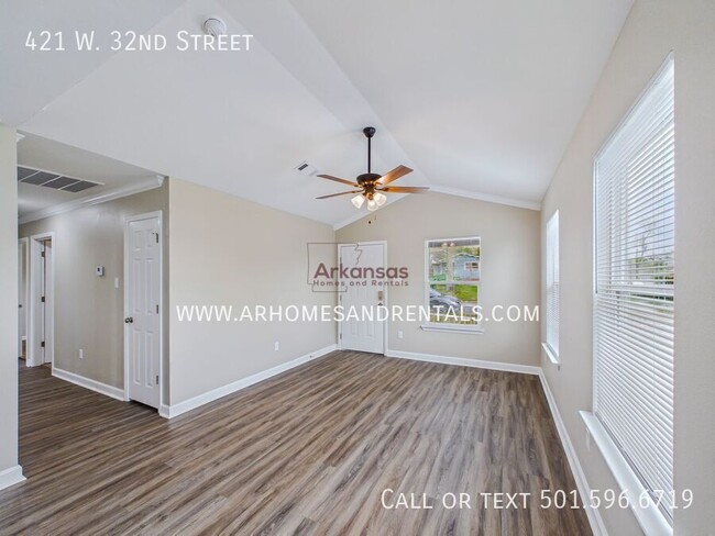 Foto del edificio - 421 W 32nd St