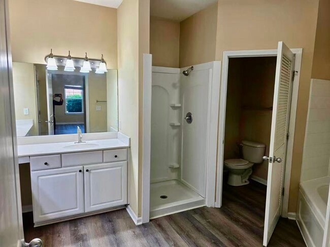 Foto del edificio - 4104 Regency Ct