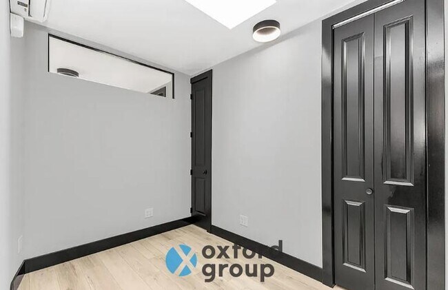 Building Photo - 3 bedroom in New York NY 10019