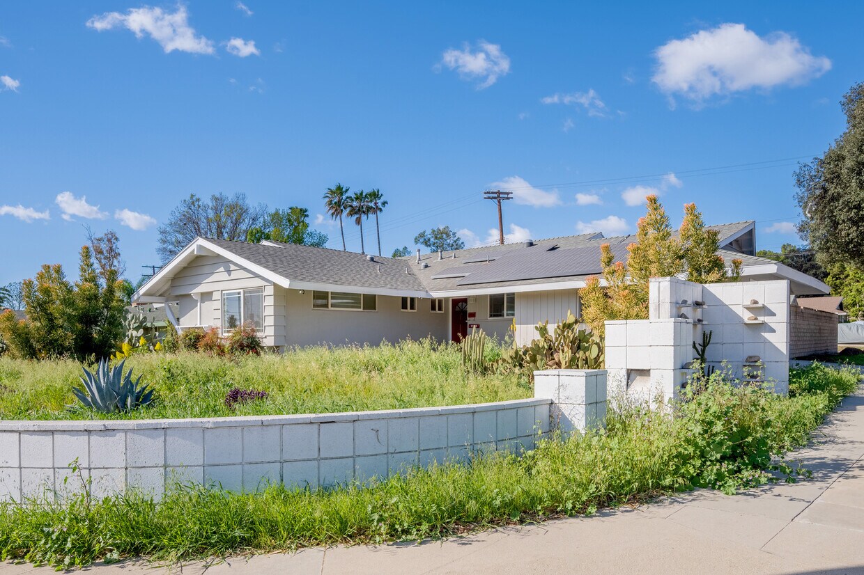 Primary Photo - 11895 Balboa Blvd