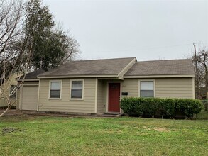Building Photo - 9421 Sierra Dr