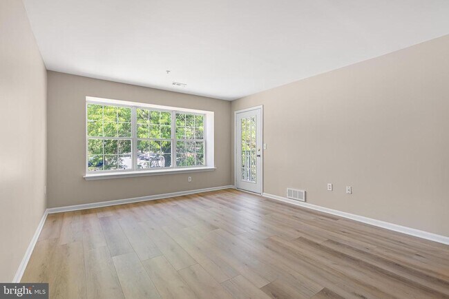 Building Photo - 1741 Braken Ave