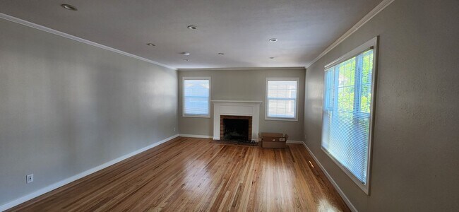 Building Photo - Beautiful 3 Bedroom Home in the Heart of Land Park