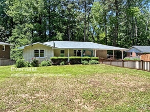Building Photo - 1584 Camelot Cir
