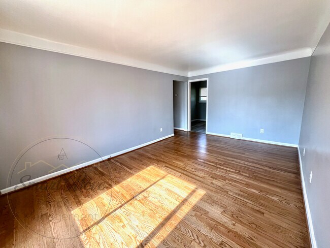 Building Photo - LaMor Plaza 15329