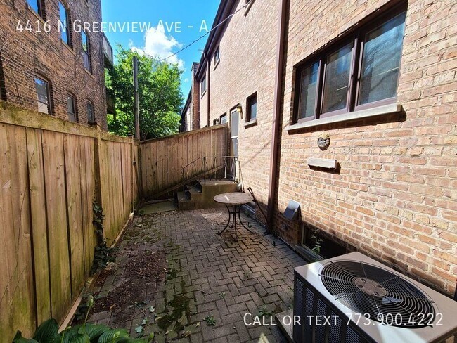 Building Photo - 3 bed, 2 bath townhome with finished basem...