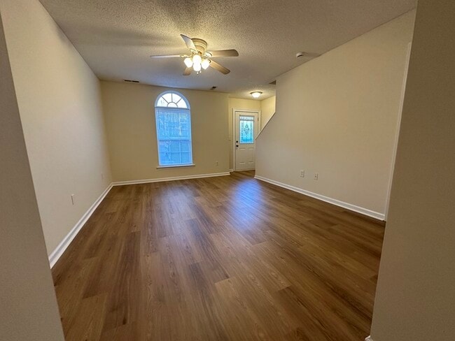 Foto del edificio - Beaufiful Townhouse 2 bed 1.5 bath in Monroe