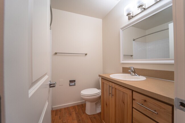 Building Photo - 8585 SW Canyon Ln