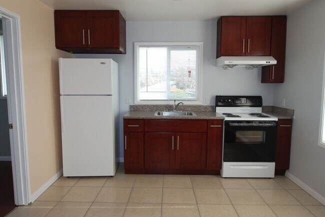 Foto del edificio - Renovated 2 Bedroom, on San Pablo Ave, in ...