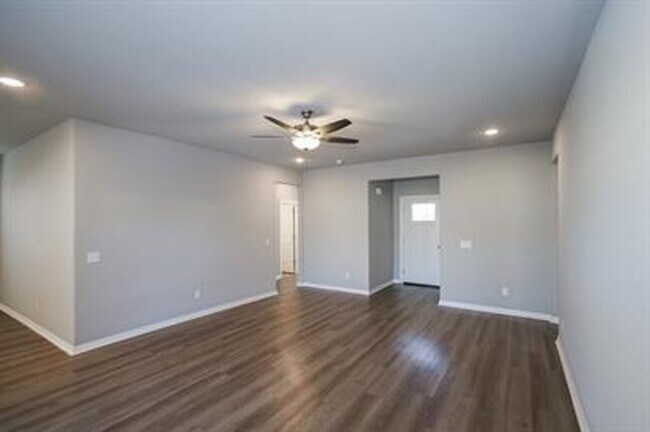 Building Photo - Brand new 3 bed/2 bath in the heart of Cen...