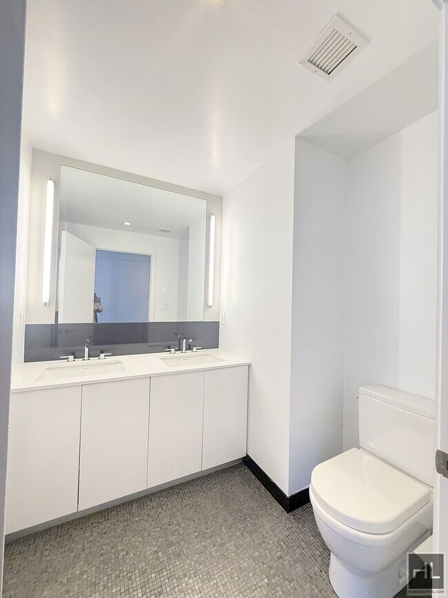 Building Photo - 666 West End Ave