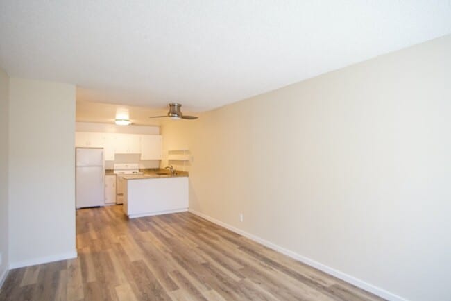 Building Photo - Irvington 1Bdr w/Patio Ready Late October!