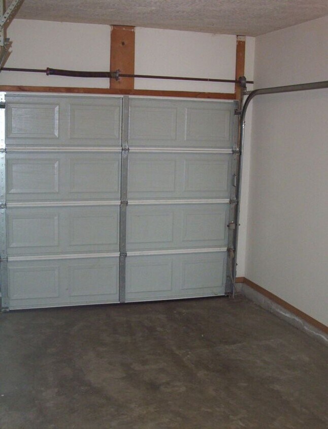 Foto del edificio - Coming Available Mid June!