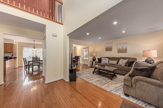 Foto del edificio - 2483 Warm Springs Ln