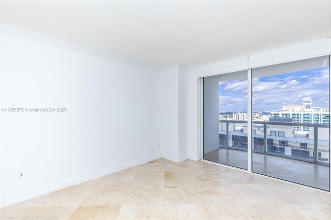 Foto del edificio - 6365 Collins Ave