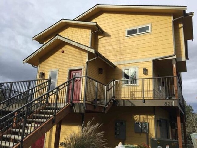 Building Photo - Blueberry Tri-Plex