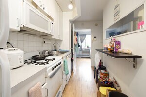 Foto del edificio - 319 E 8th St