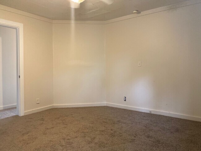 Building Photo - Upstairs, 3 bedroom and 2 bathroom unit on...