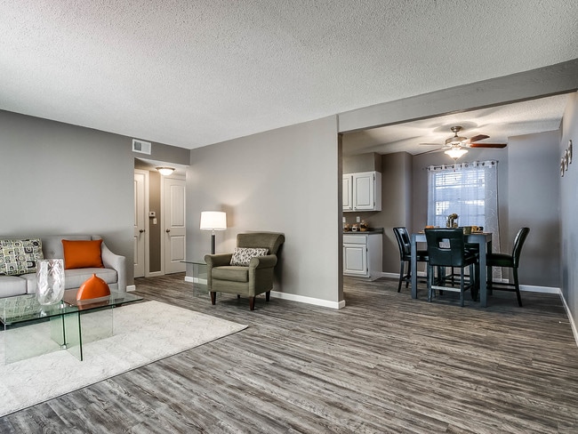 Building Photo - Heights on Forty 4