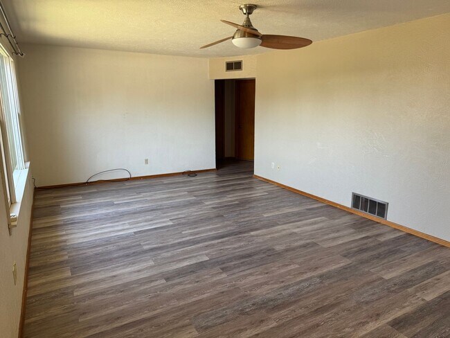 Building Photo - 1509 S Avenue F