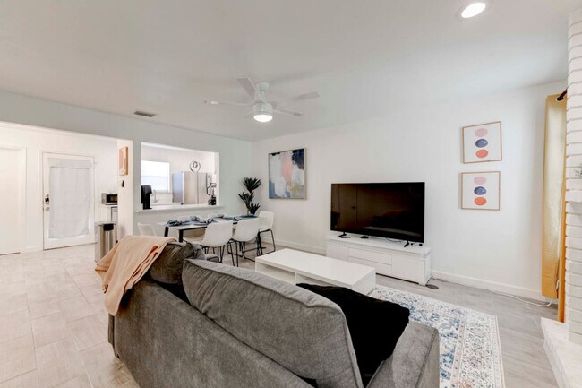 Foto del edificio - 8400 Jamestown Dr