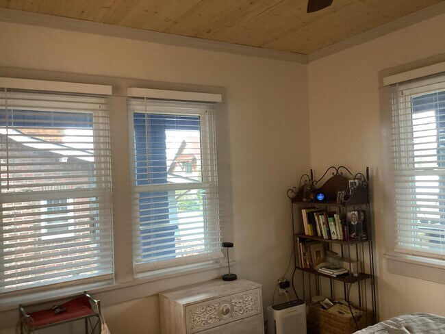Building Photo - 107 Riverview Dr