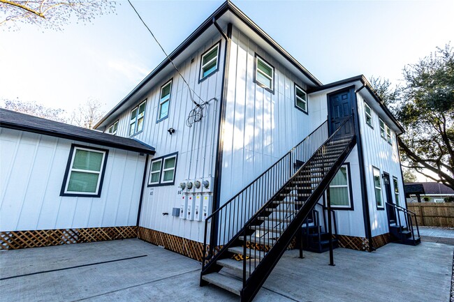 Building Photo - 102 Marsden St