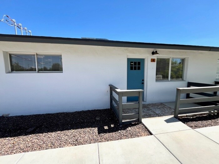 Foto principal - 205 N Elm St