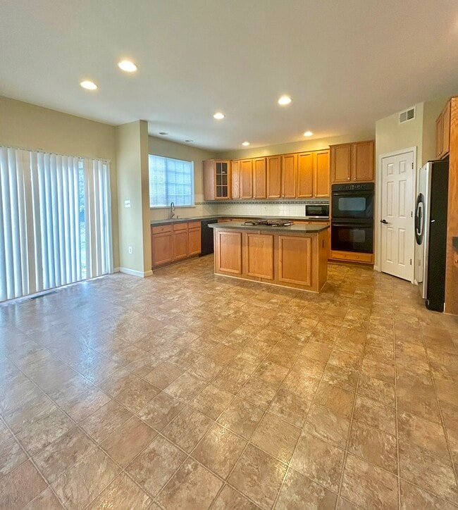 Building Photo - 12171 Rain Slicker Pl