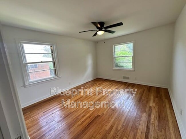 Building Photo - 9836 Redcliff Rd
