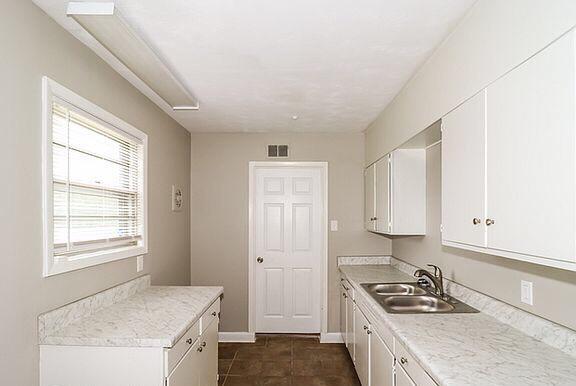 Building Photo - 4843 Brentdale Ave