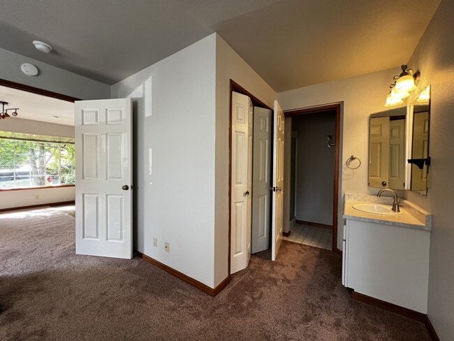 Building Photo - 2913 Highland Ct