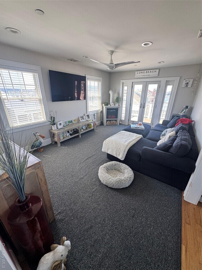 Foto del edificio - 102 Florida St