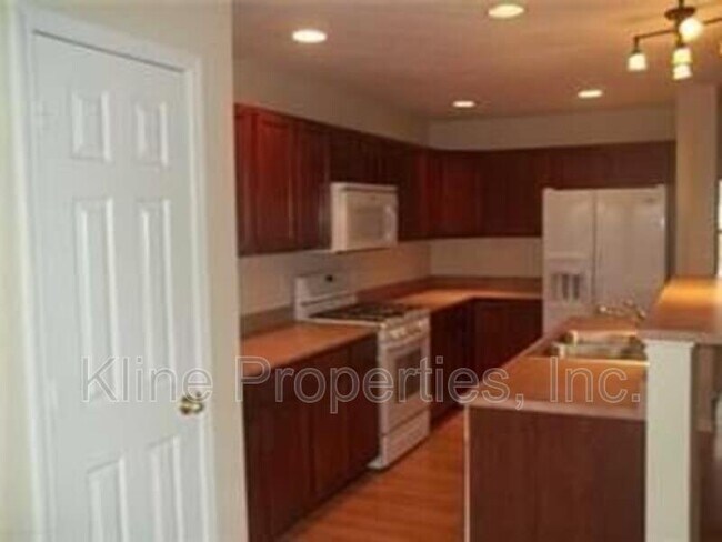 Building Photo - 8005 Harshaw Dr