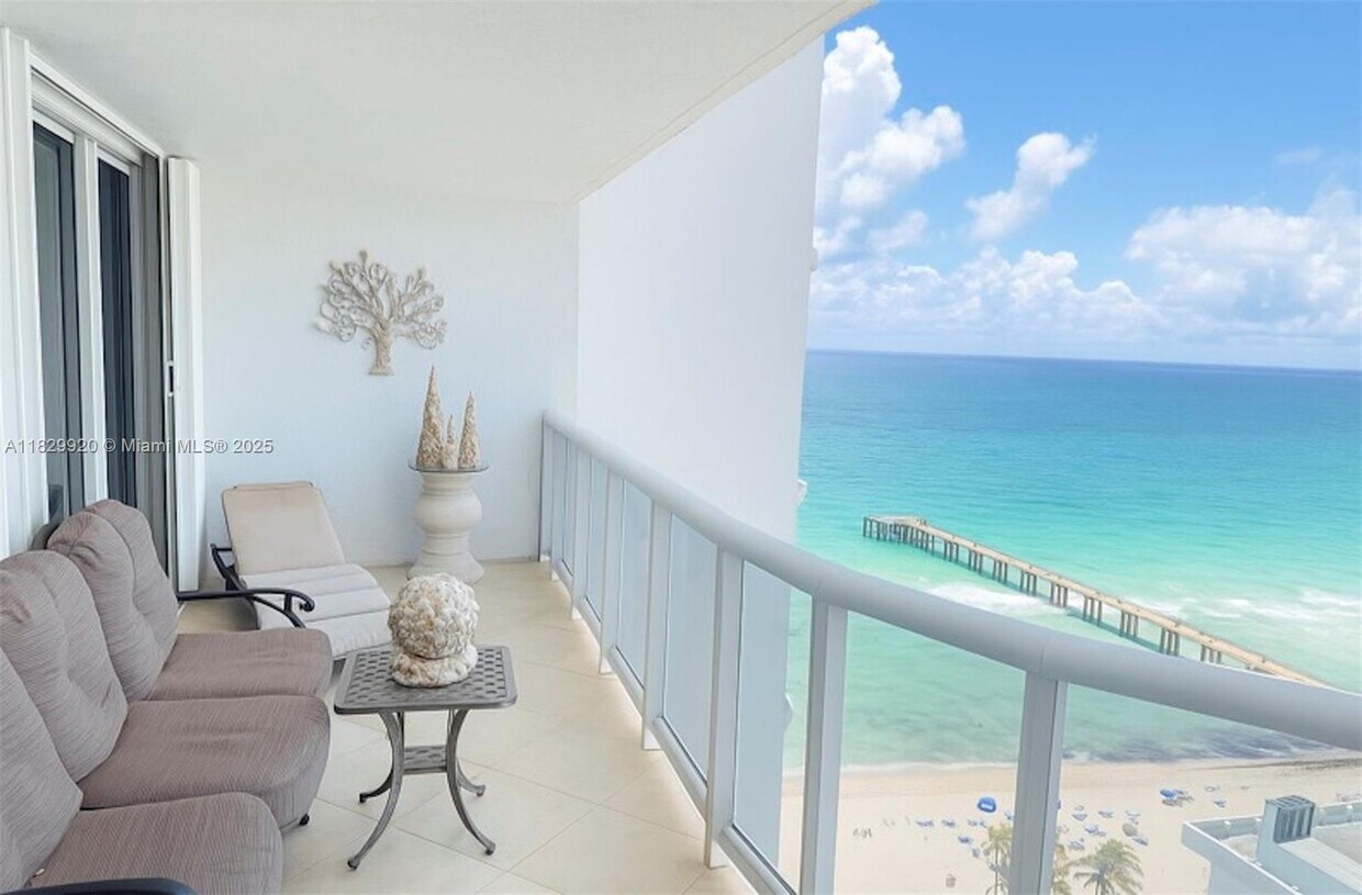 Foto principal - 16711 Collins Ave