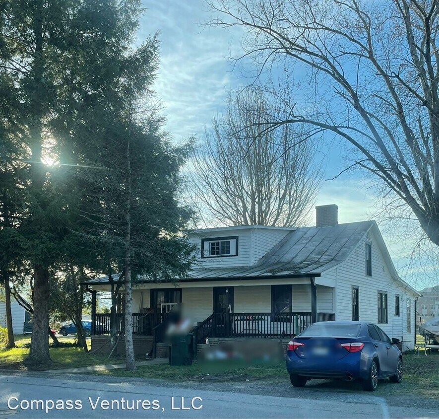 Foto principal - 4 br, 2 bath House - 135 Nichols Street