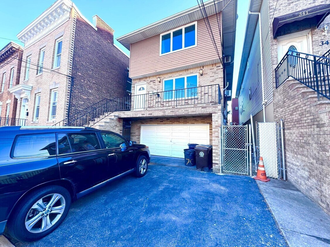 Primary Photo - 339 70th St