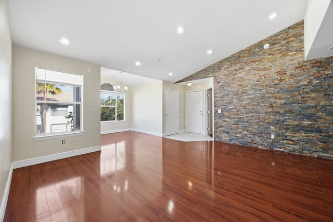 Building Photo - 2207 Antigua Pl