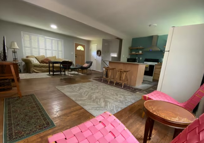 Building Photo - 210 Vista Dr