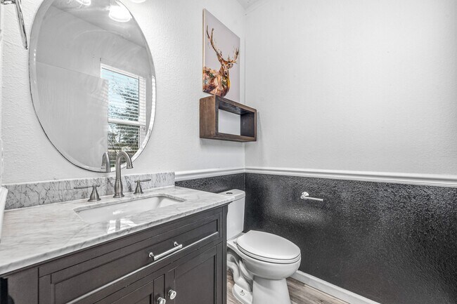 Foto del edificio - 4118 Lake Cypress Cir