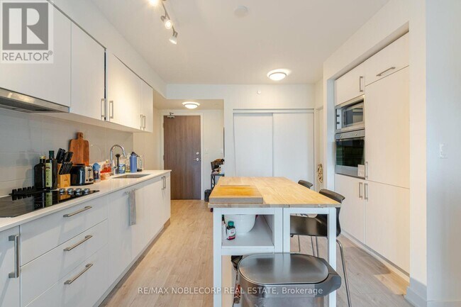 Photo du bâtiment - 27 Bathurst St