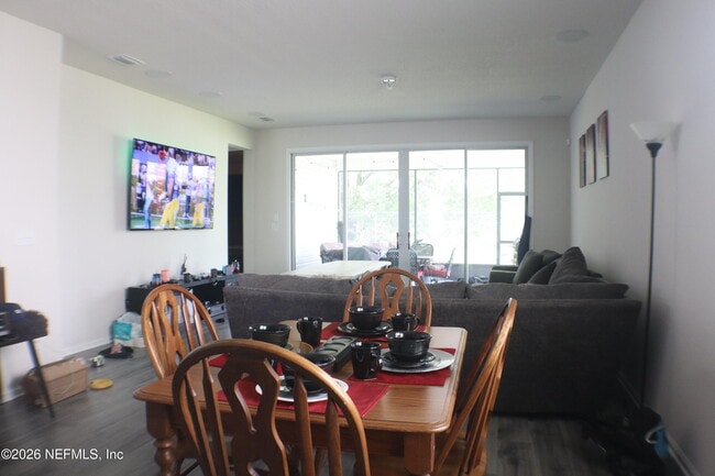 Foto del edificio - 5132 Sawmill Pt Wy