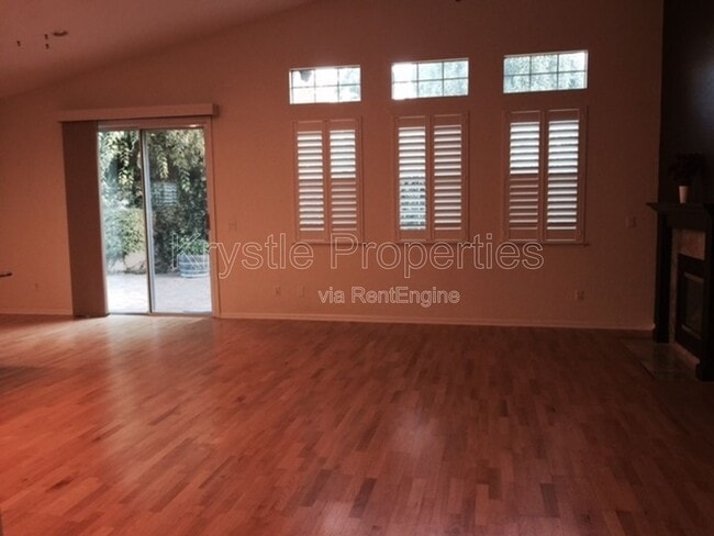 Building Photo - 510 Pyramid Ct