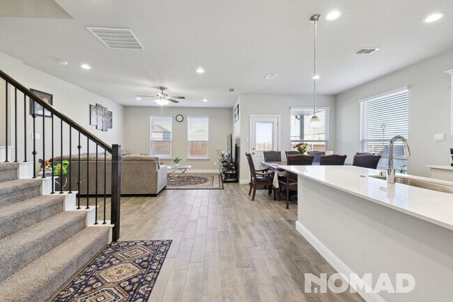Building Photo - 1.5 month RENT FREE - Corner Lot 5BR 4 Bat...