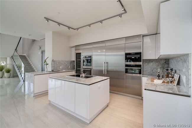Building Photo - 5000 Island Estates Dr