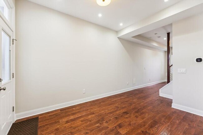 Foto del edificio - 114 16th St NE