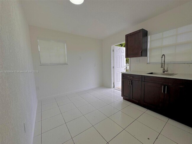 Building Photo - 15741 NW 40th Ct
